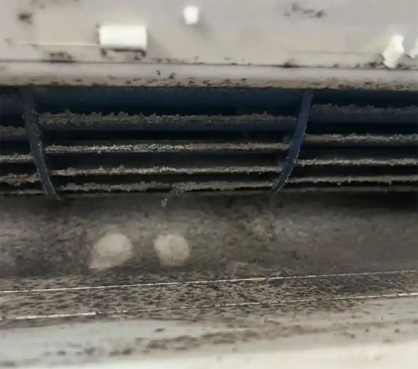 哈尔滨空调吹的风有股烧焦味是怎么回事